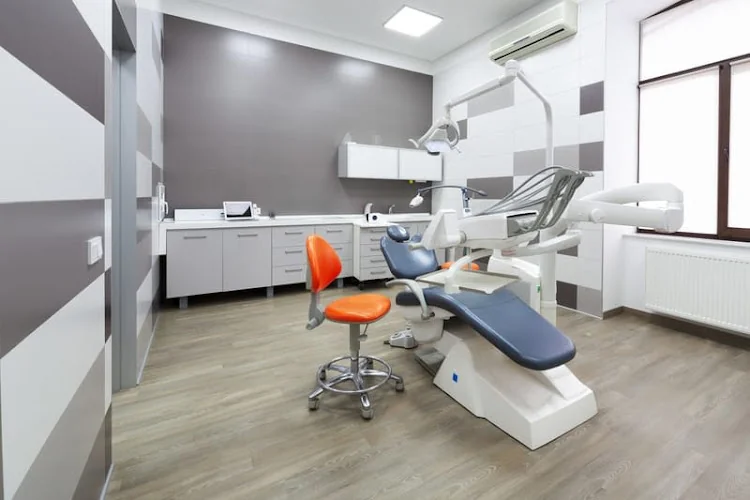 PH Clinical Dental Technician - Dentist in Kilmarnock