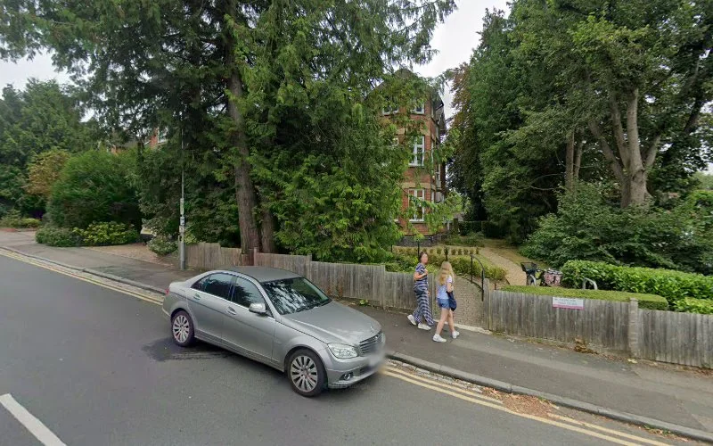 Morton N A - Dental clinic in Harpenden