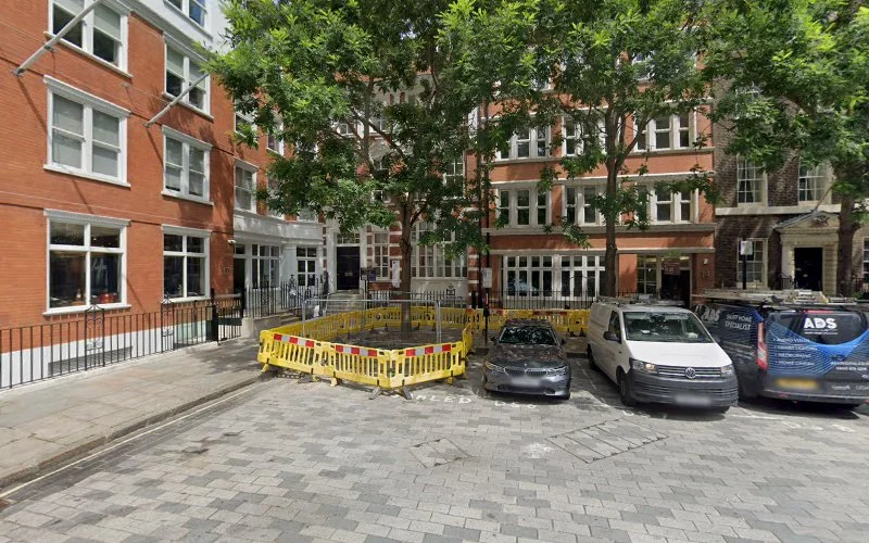 Richard Lee - Cosmetic dentist in London