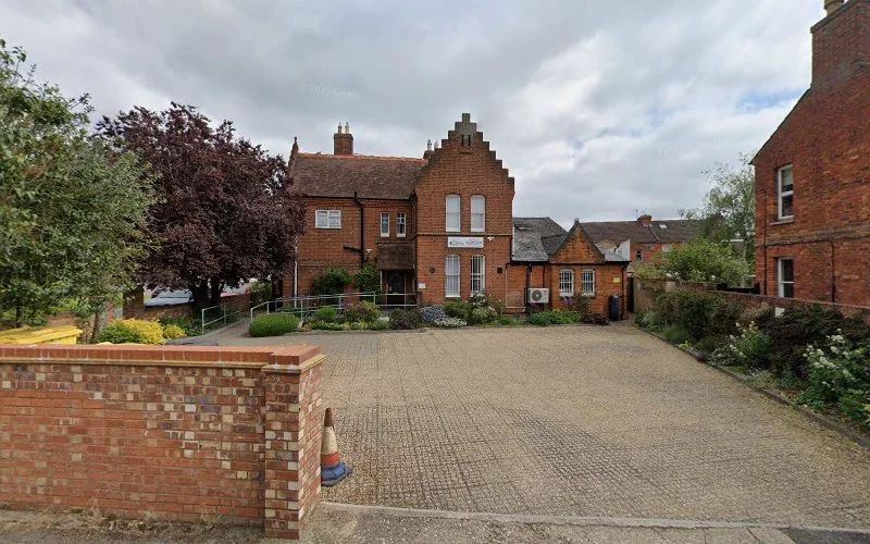 Elaine Mustoe - Dentist in Newport Pagnell