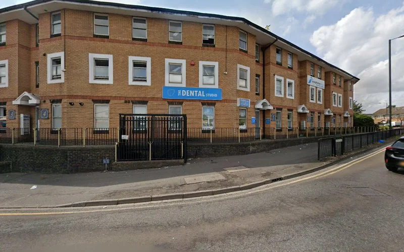 Chopra Shashi - Dentist in Slough