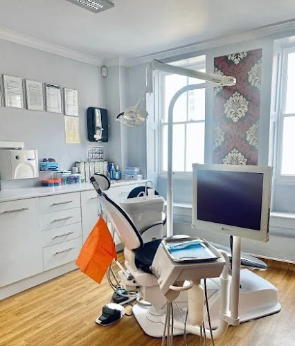1 King's Dental (Soho) - Dental clinic in London