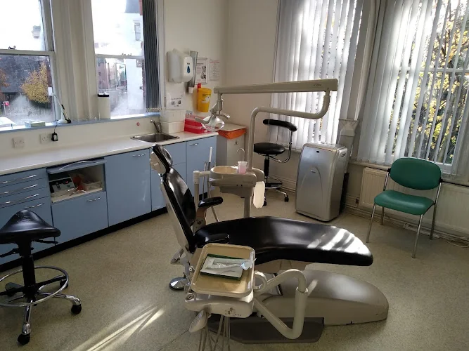 Dr Mohammad Moinuddin - Dentist in Luton