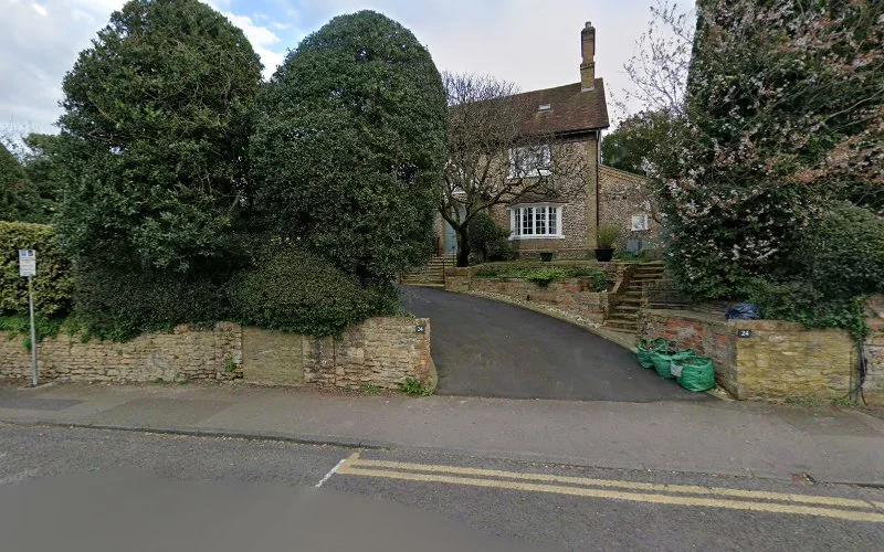 Mr I P McLean - Dentist in Guildford