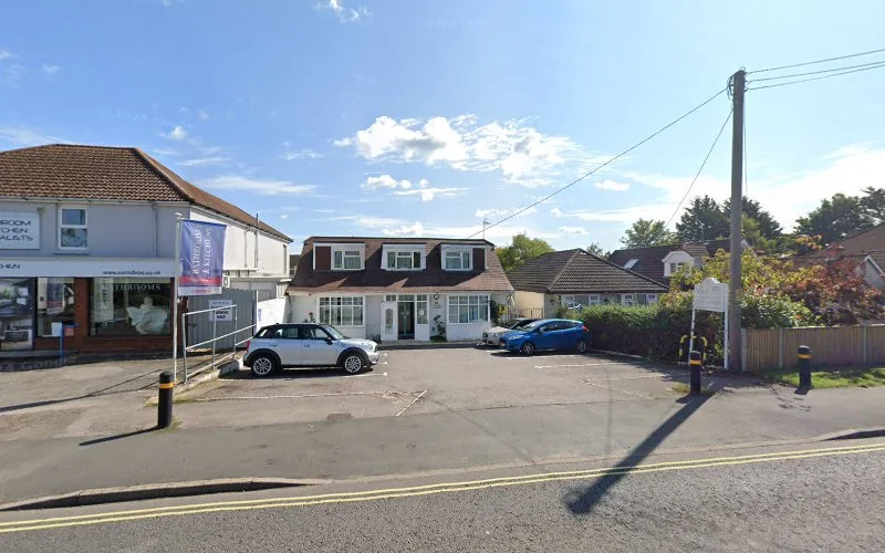 Dr M Mansourian - Dental clinic in Eastleigh