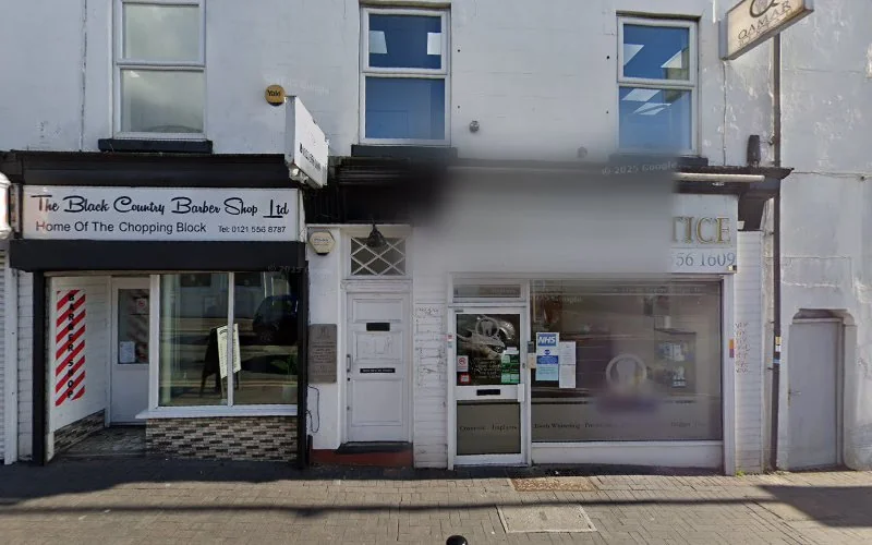 Qamar Dental - Dental clinic in Wednesbury