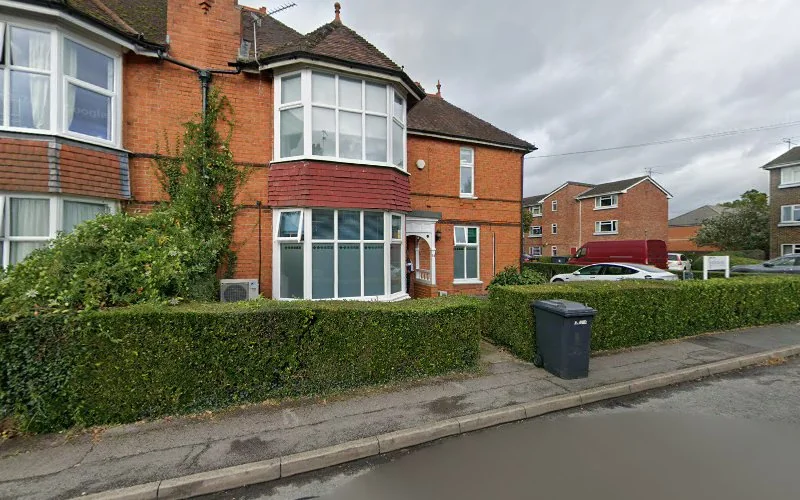 Mak Wing - Yeung - Dentist in Newbury