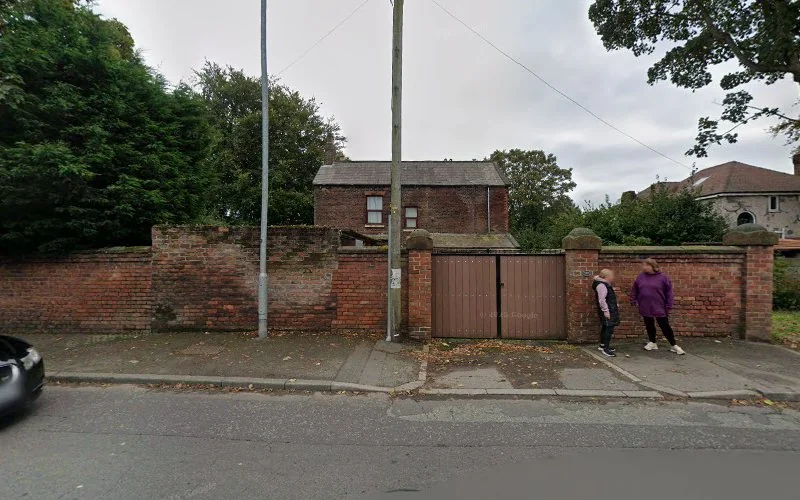 Sutton Neil - Dental clinic in Saint Helens