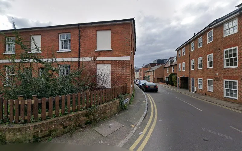 Al-NAHI Dr N - Dental clinic in Guildford