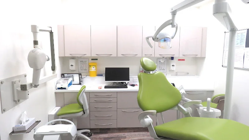 Dentique Specialist Centre - Dental clinic in Enfield
