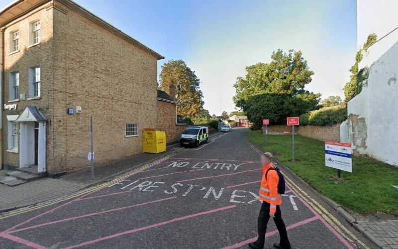 Dr Lorinda le Roux - Dentist in Leighton Buzzard