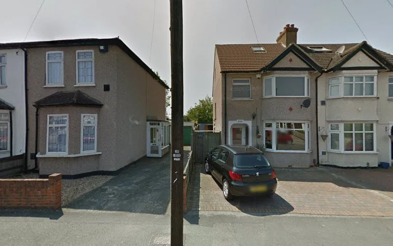 Dr Ayish Aesthetics - Cosmetic dentist in Sutton