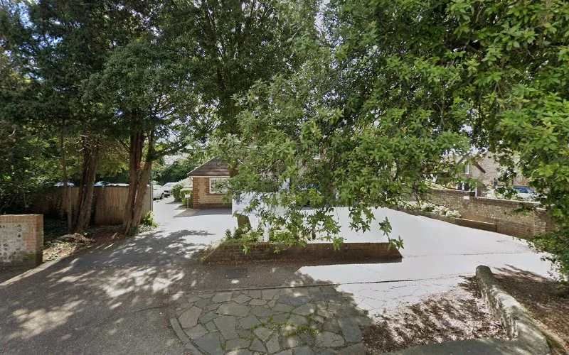 Peek R E - Dental clinic in Littlehampton