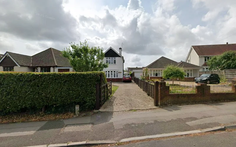 Hoyos D - Dental clinic in Southampton