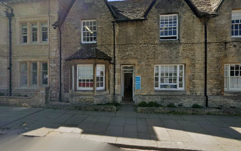 Lewis S - Dental clinic in Witney