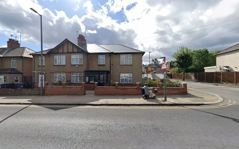 Devalia Rohan - Dental clinic in Barnet