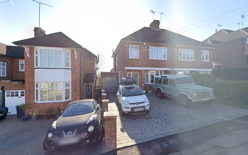 L Thurston - Dental clinic in Loughton