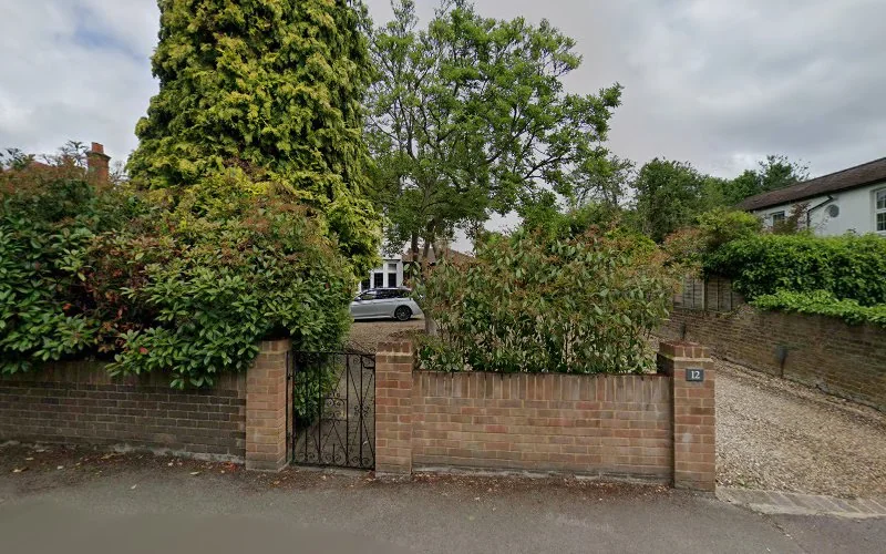 Smiles Dental - Thames Ditton, Surrey - Dentist in Thames Ditton