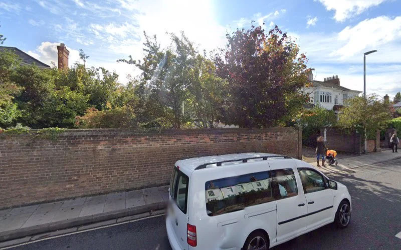 Gilsillan A G - Dental clinic in Taunton