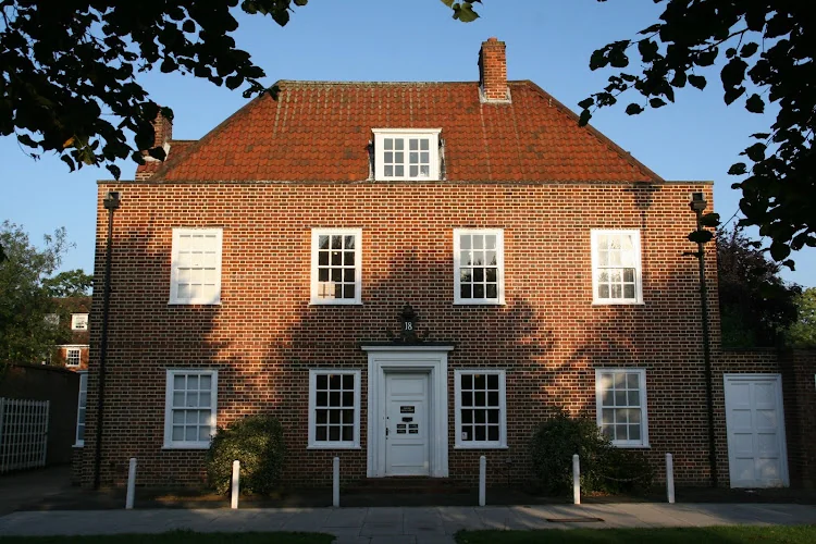 Parkway Dental Surgery - Dental clinic in Welwyn Garden City