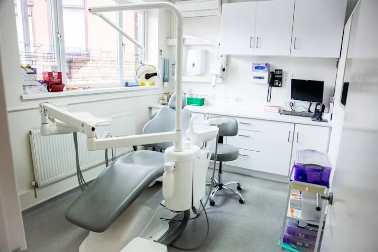 The Denture & Implant Clinic - Dentist in Carshalton