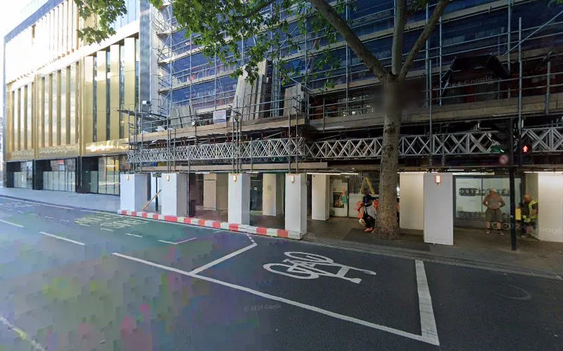 Dr B Nisar - Dentist in London