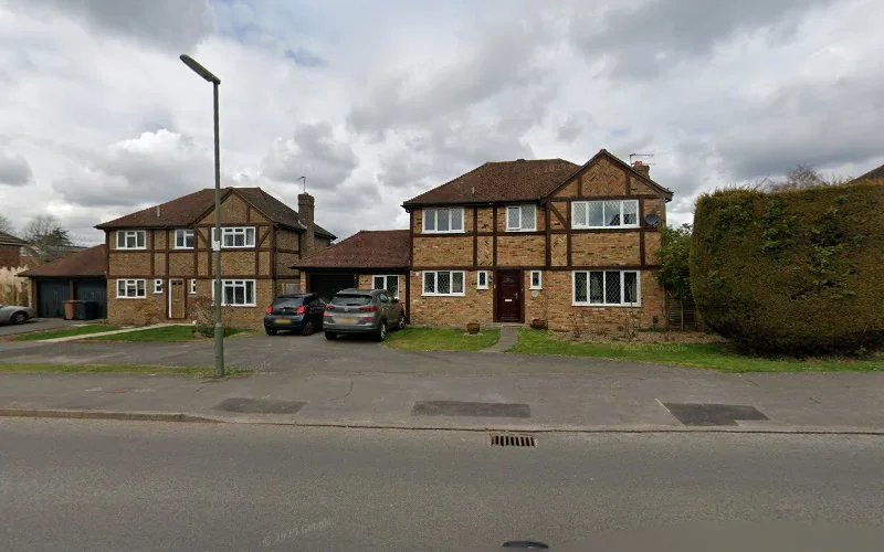 Dr Nadia Hikmat Specialist Orthodontist - Orthodontist in Guildford