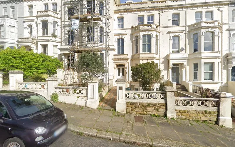 Gover J - Dentist in Saint Leonards-on-sea