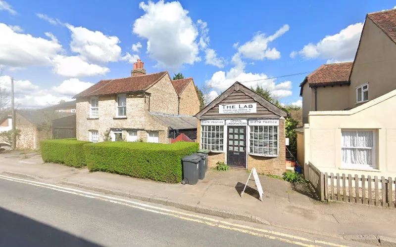 Aesthetic Corwn & Bridge - Dental clinic in Harlow