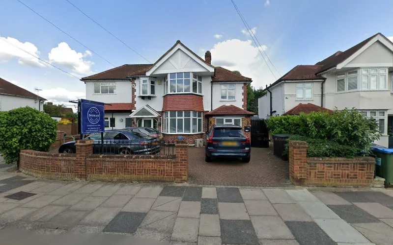 Dr Nikita - Cosmetic Dentist - Cosmetic dentist in Twickenham