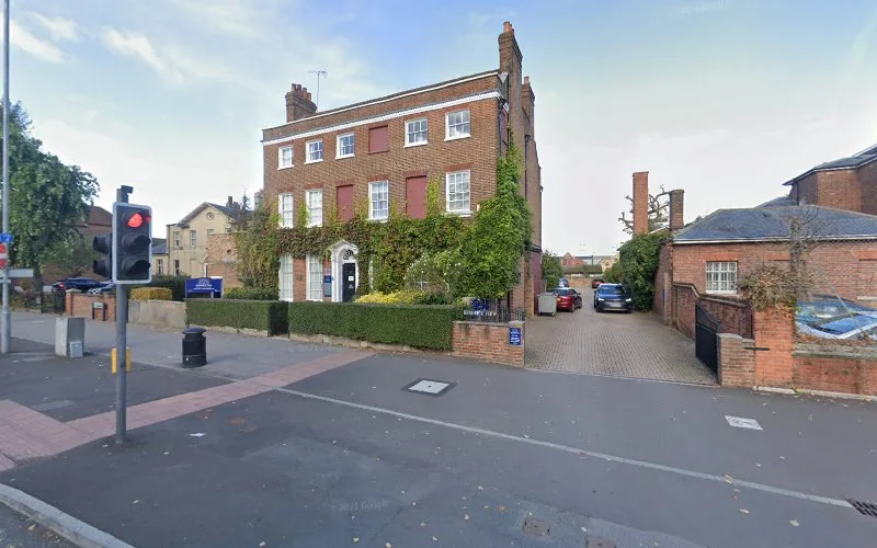 Maini R - Dental clinic in Reading