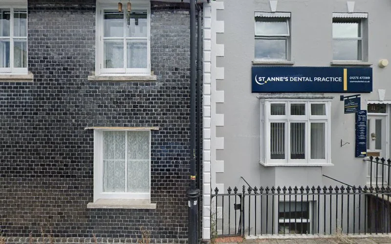 Dr Hakan Bystrom - Dental clinic in Lewes