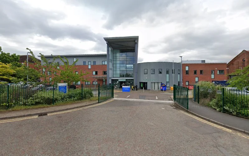 Halton Dental Clinic Oaks Place - Dentist in Widnes