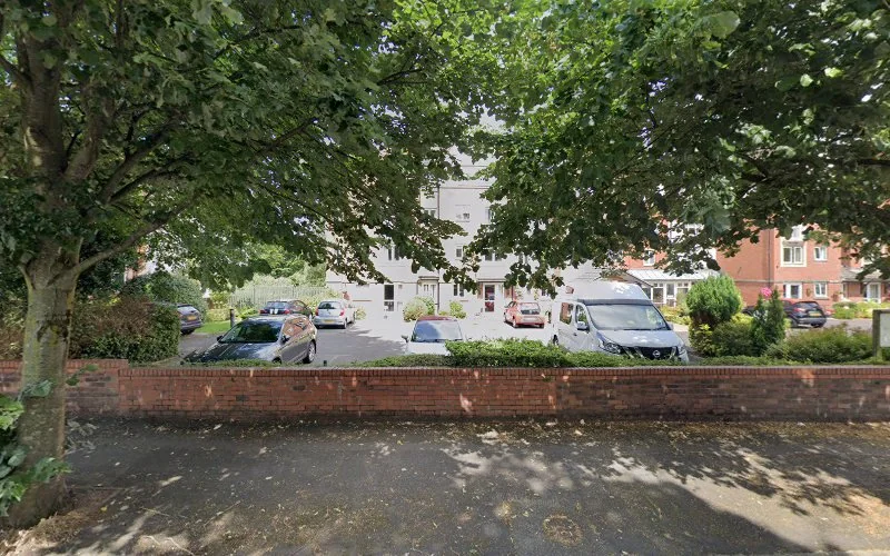 Willetts R M - Dental clinic in Southport