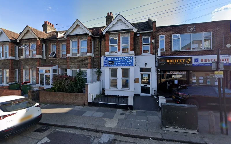 Newham Dental Surgery - Dental clinic in London