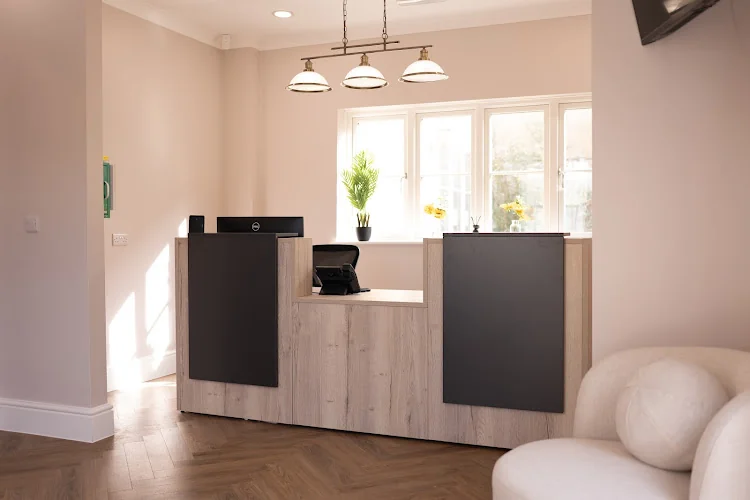 Elegant Smiles Dental and Implant Centre Stamford - Dental clinic in Stamford