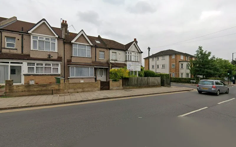 R Raeburn Dental Practice - Dental clinic in Harrow