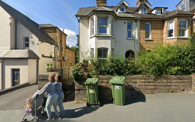 Dr Zeyneb Al-Shebib - Dentist in High Wycombe