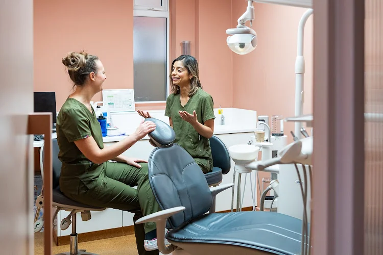 Bright & White Dental South Woodford - Dentist in London