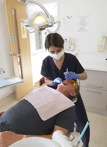 Dr Nooshin Vasfi | Endodontic Specialist in Bedfordshire - Endodontist in Leighton Buzzard