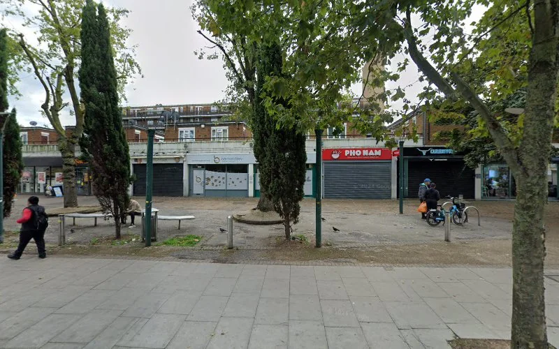 Marway Dr - Dental clinic in London