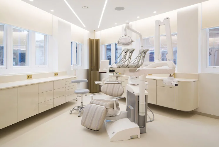 DRMR Clinic - Cosmetic dentist in London