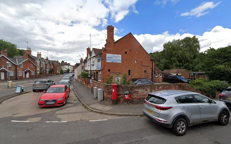 DR NISHA ARI - Dentist in Derby