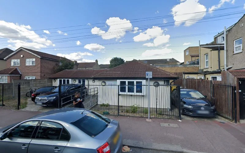 Dentist - Doctor in Dagenham