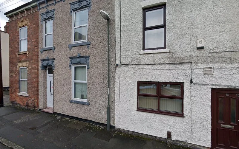 Dr Uzman Haq - Dental clinic in Ilkeston