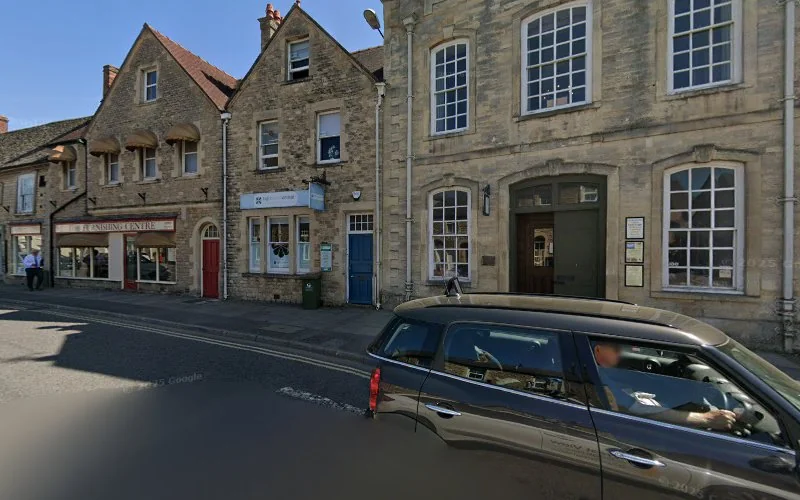 Owen J - Dental clinic in Witney