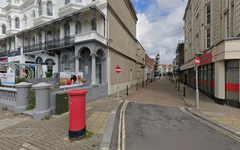 Rantzau P - Dental clinic in Worthing