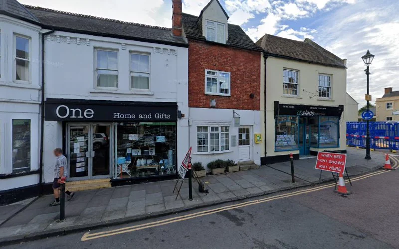 Pearce D I - Dental clinic in Swindon