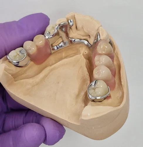 Marola Dental Laboratories Ltd - Dental laboratory in Thatcham