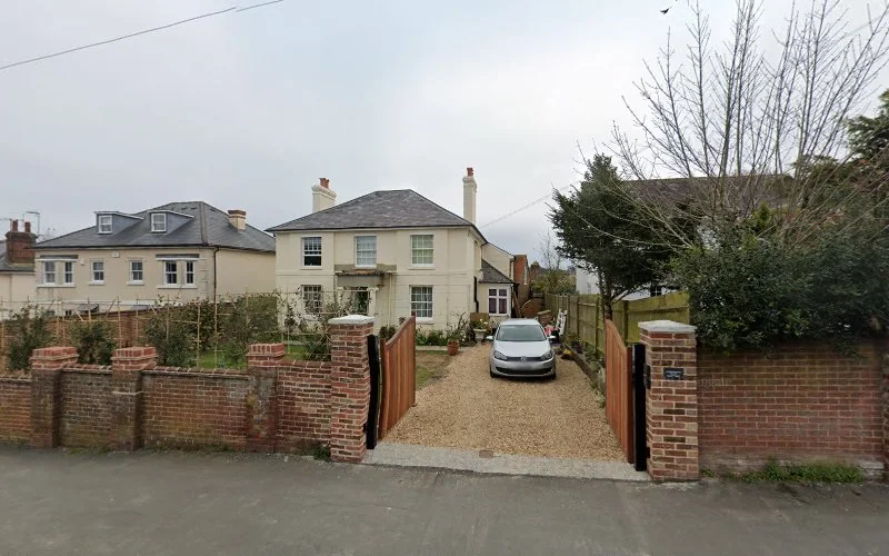 Earl Tim - Dental clinic in Uckfield